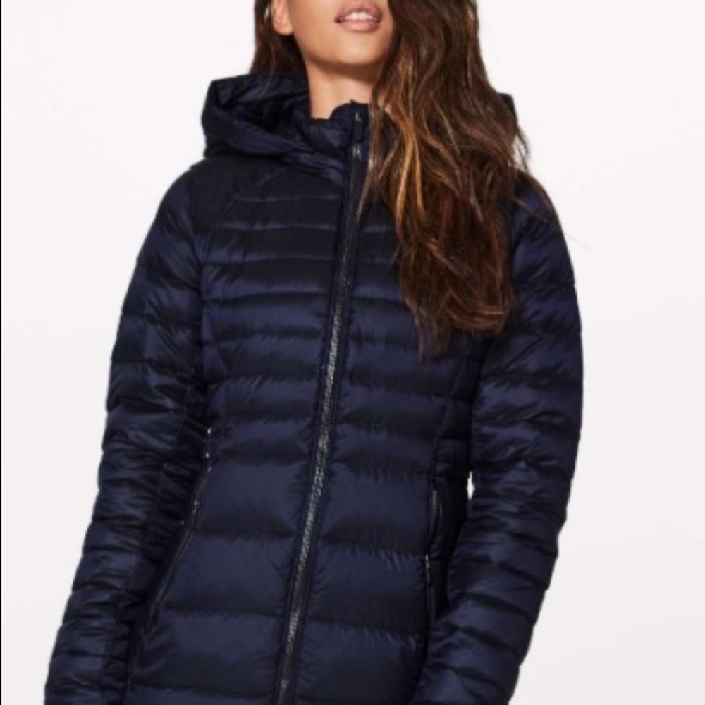 BRAND NEW Lululemon lightweight jacket (Size 8)